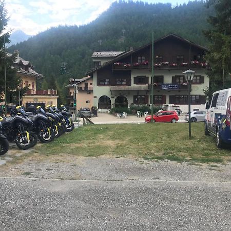 Chalet Della Luna Claviere Bagian luar foto