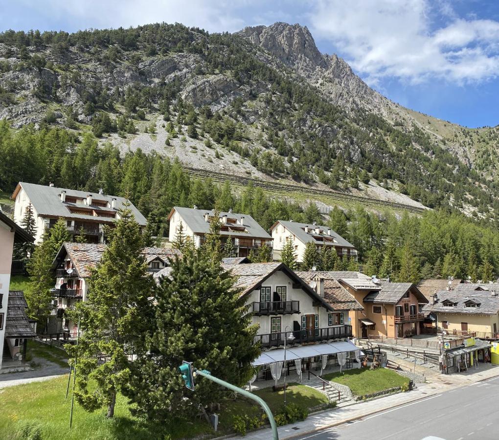 Chalet Della Luna Claviere Bagian luar foto