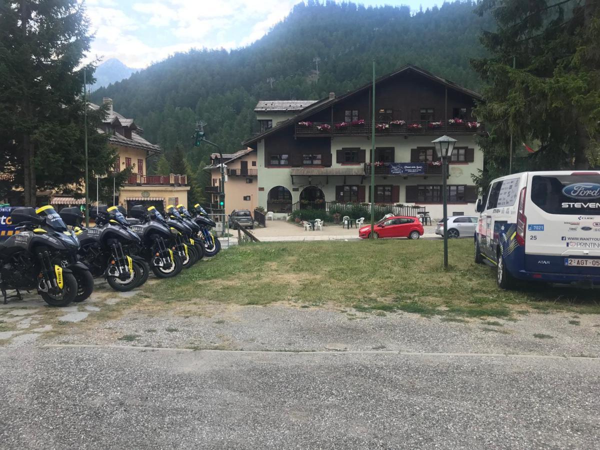 Chalet Della Luna Claviere Bagian luar foto