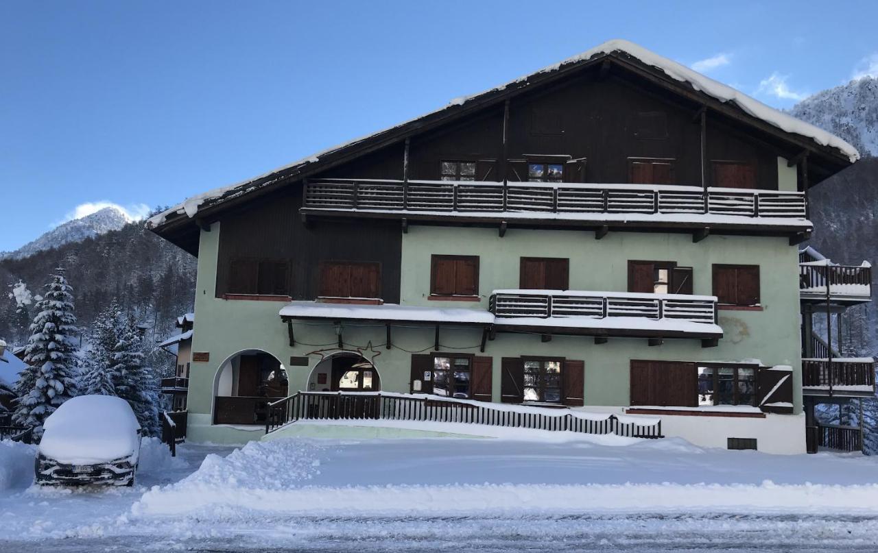 Chalet Della Luna Claviere Bagian luar foto